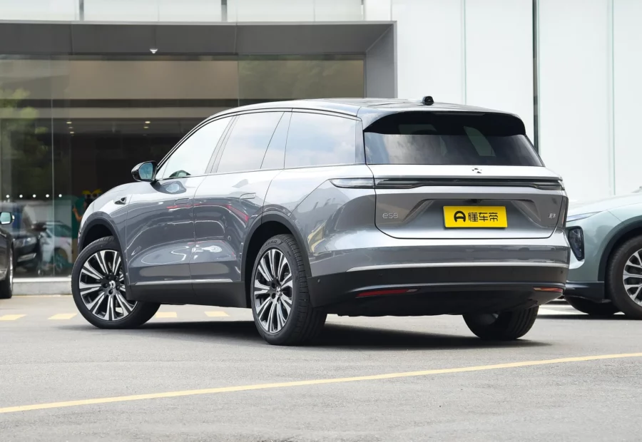 Nio ES8