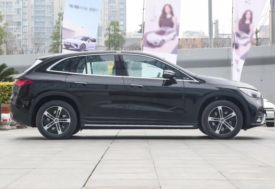 Mercedes EQE SUV