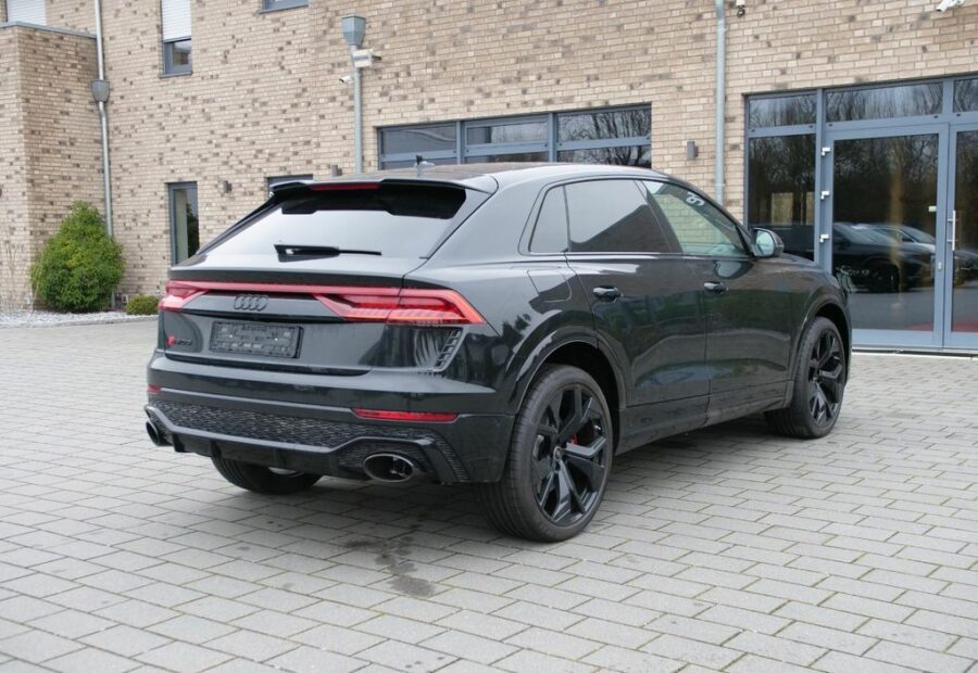 Audi RSQ8