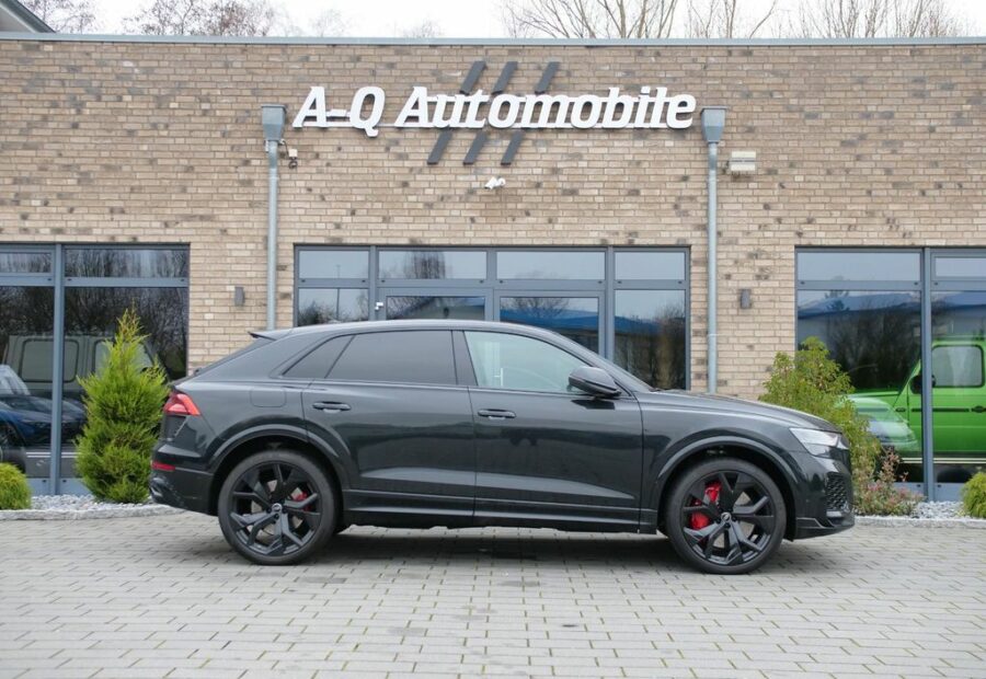 Audi RSQ8