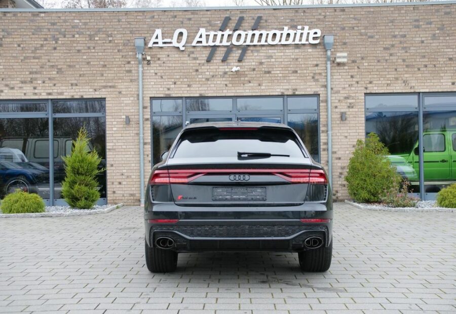 Audi RSQ8