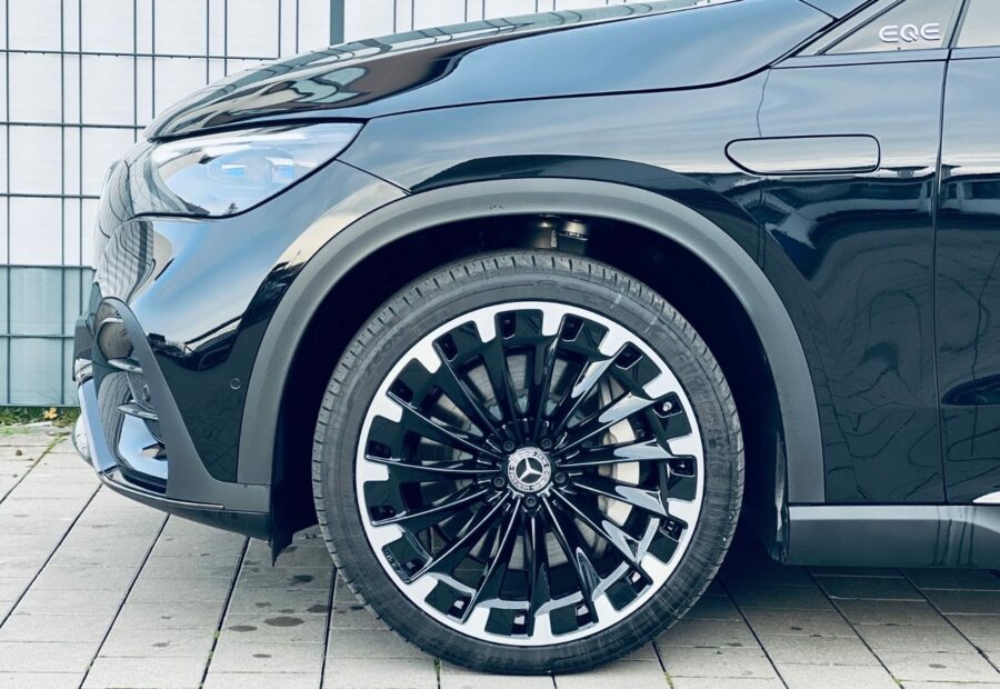 Mercedes EQE SUV
