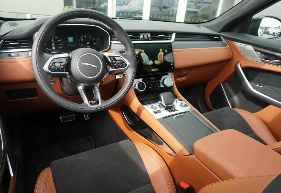 Jaguar F-Pace SVR P550
