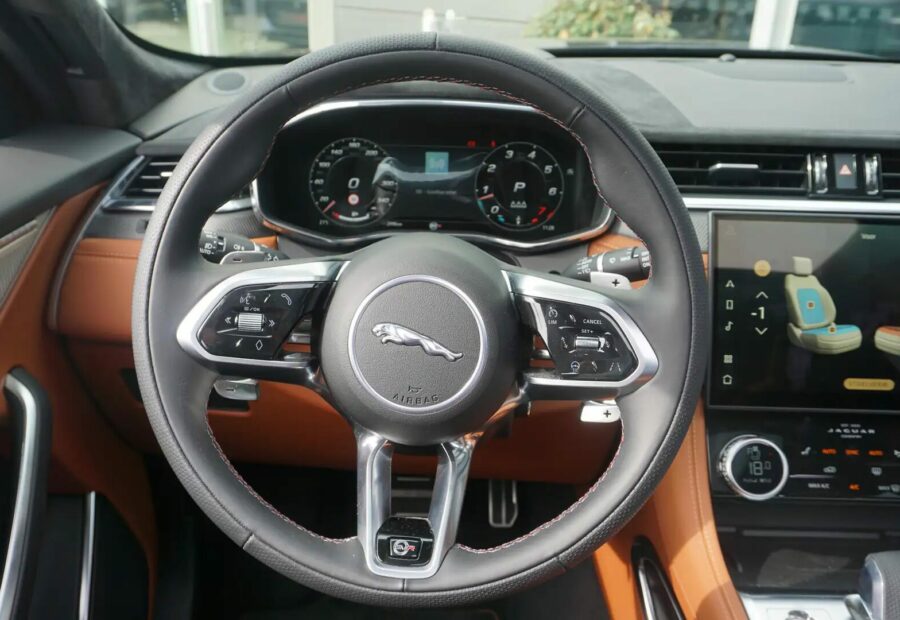 Jaguar F-Pace SVR P550