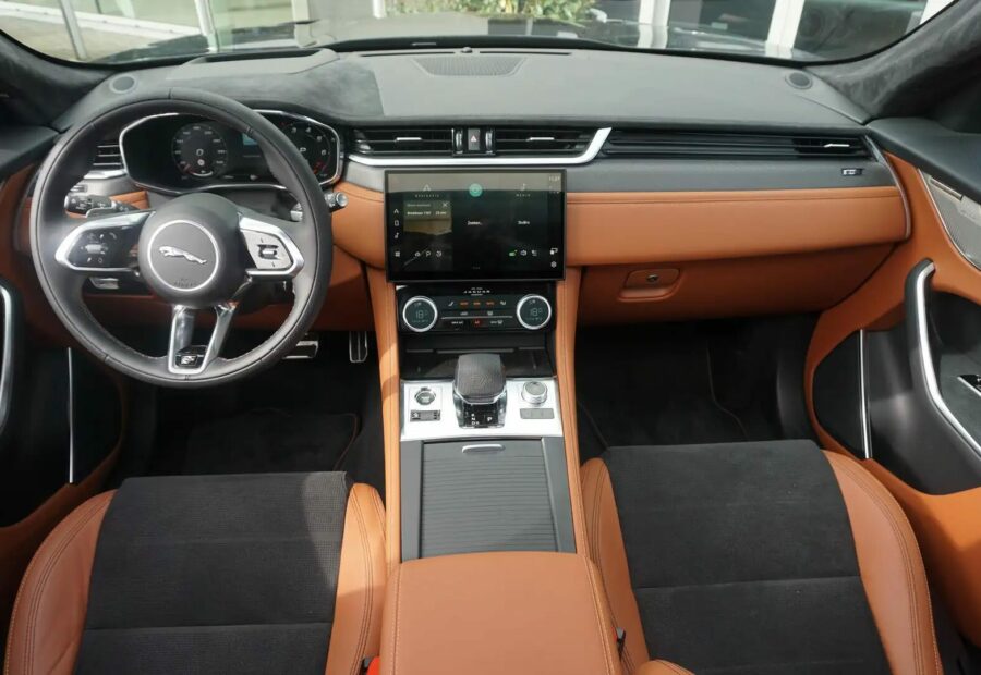 Jaguar F-Pace SVR P550