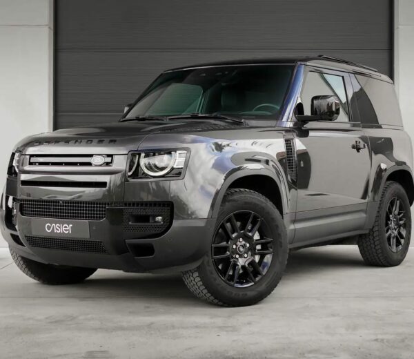 Land Rover Defender 2024