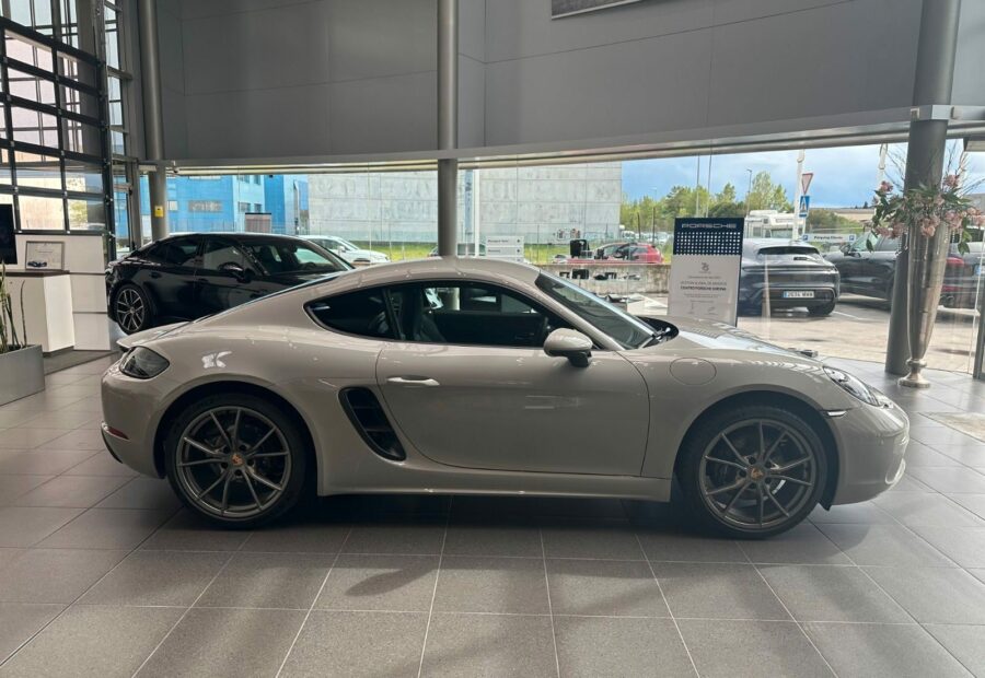 Porsche 718 Cayman