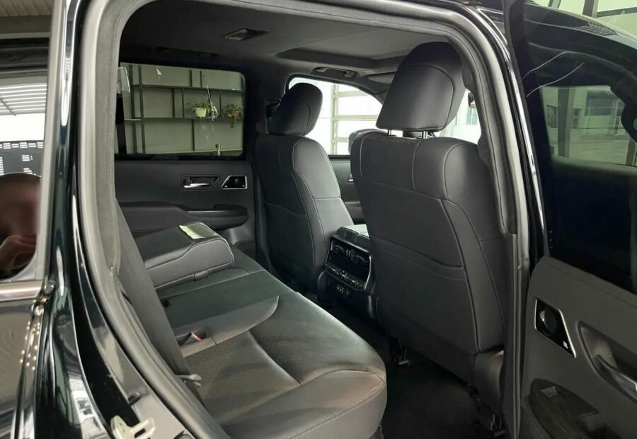 Toyota Land Cruiser 300