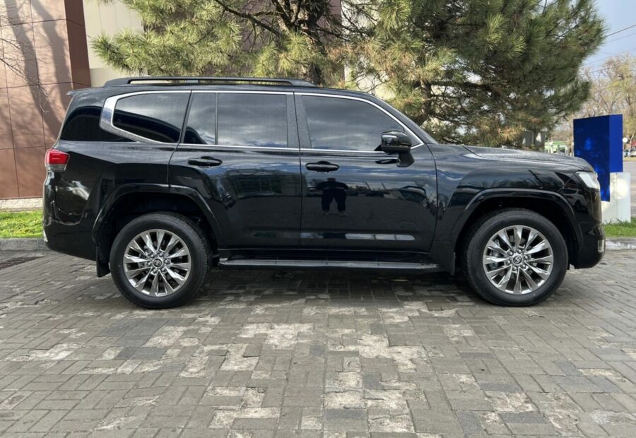 Toyota Land Cruiser 300