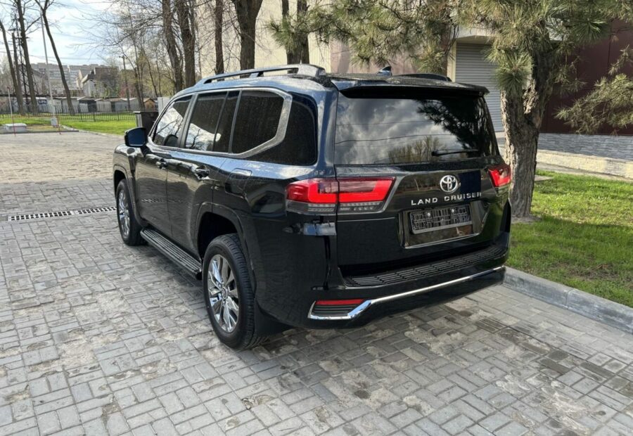 Toyota Land Cruiser 300