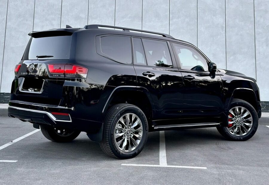 Toyota Land Cruiser 300