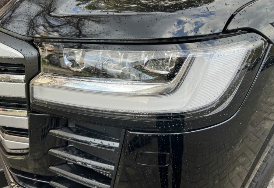 Toyota Land Cruiser 300