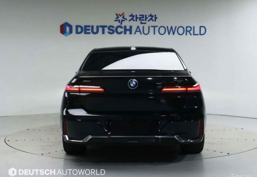 BMW 740i