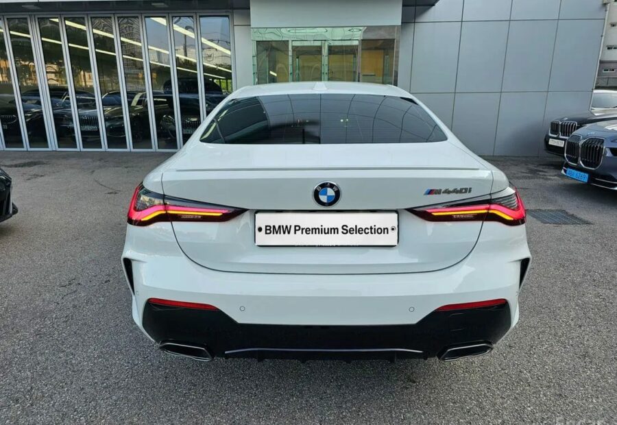 BMW M440i