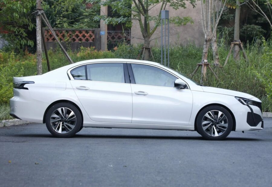 Peugeot 408