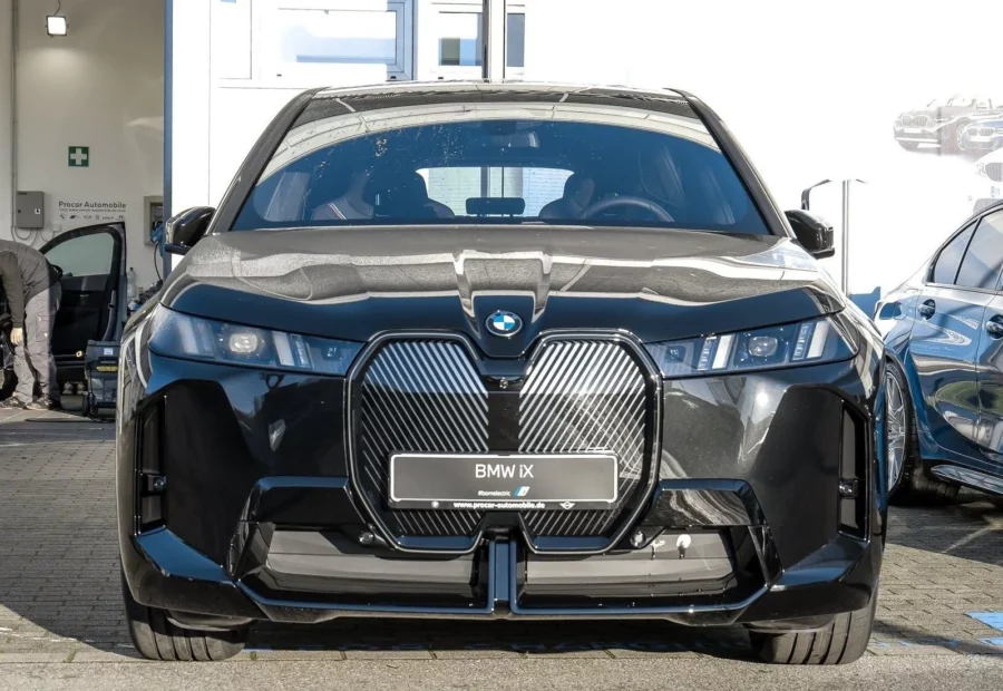 BMW iX
