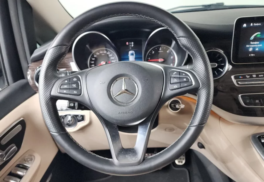 Mercedes V-Class V300