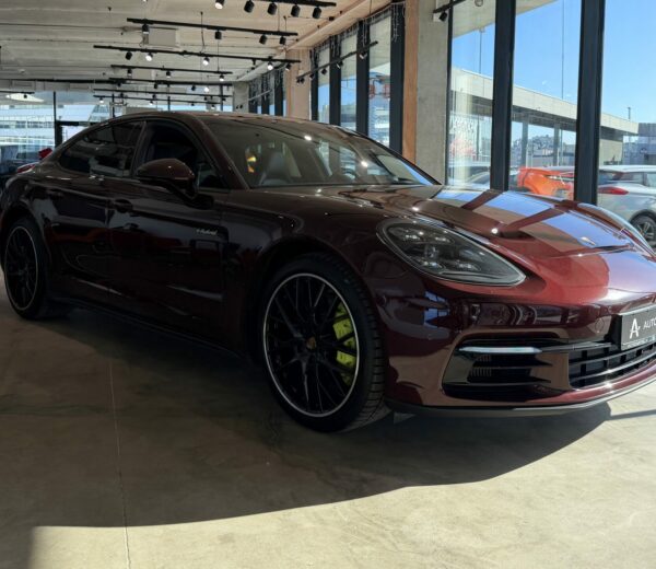 Porshe Paname E-Hybrid в Минске