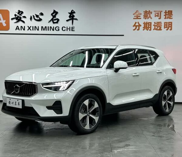 Volvo XC40 2025