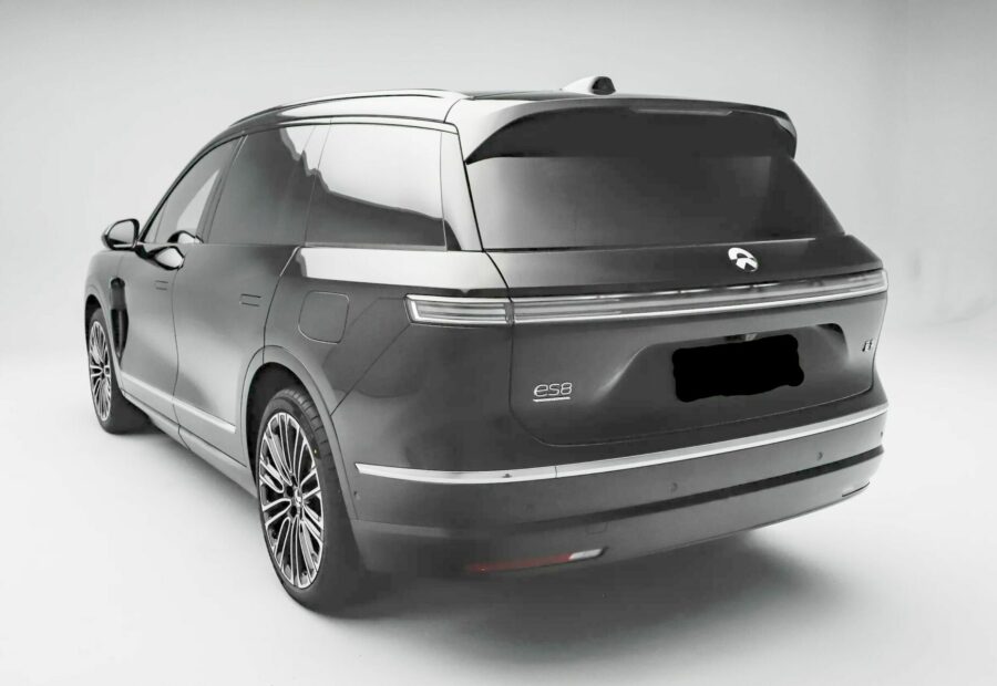 Nio ES8