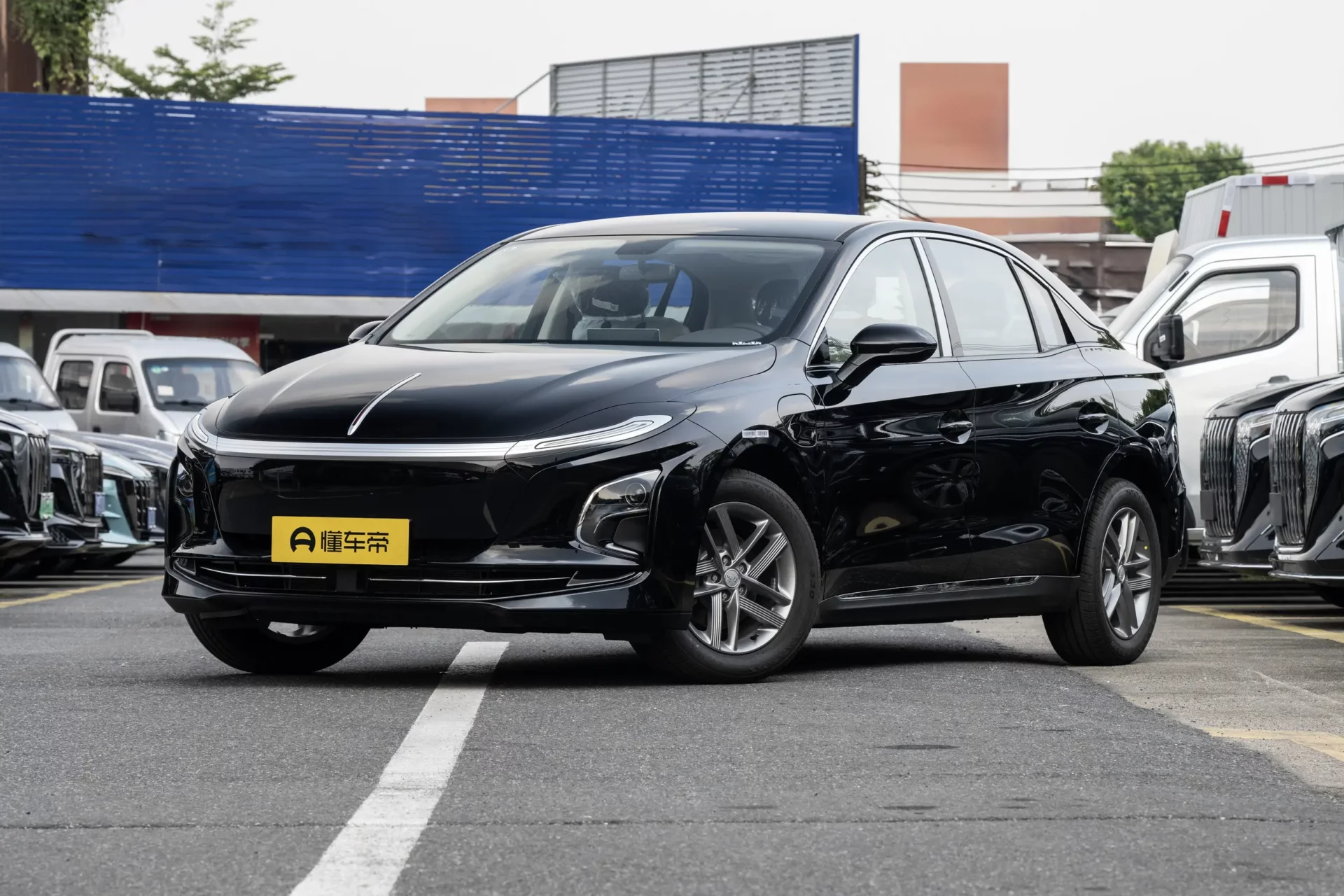 HONGQI E-QM5 в Минске