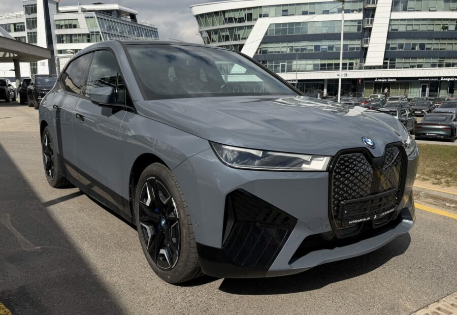 BMW iX