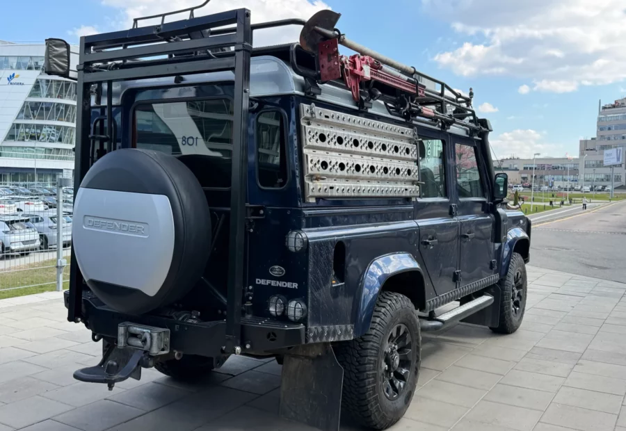 Land Rover Defender