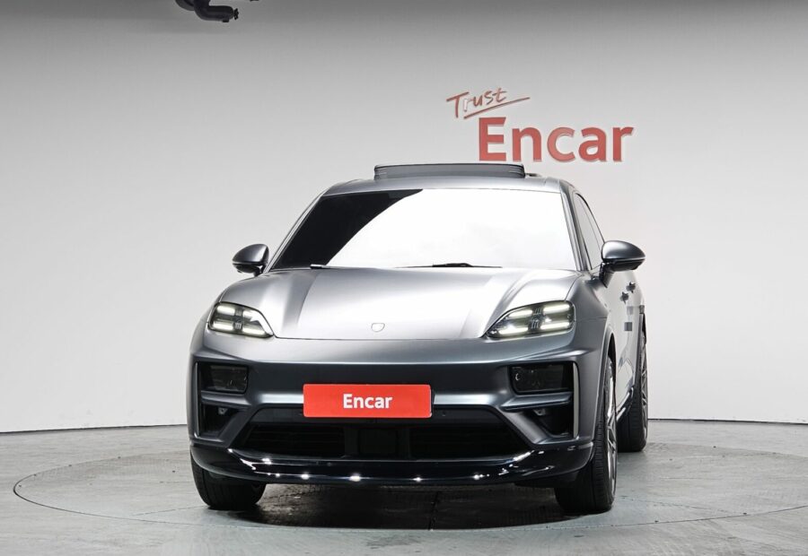 Porsche Macan EV
