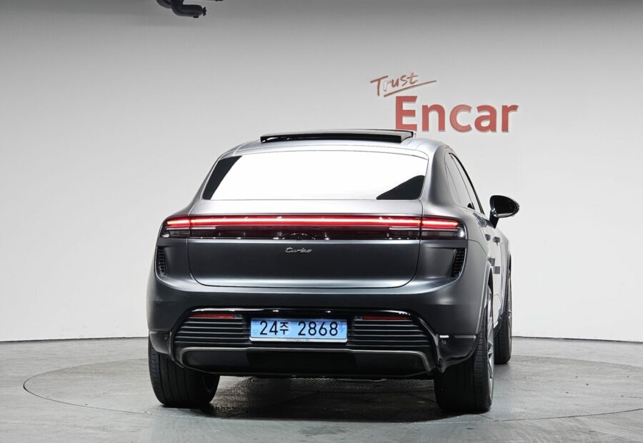 Porsche Macan EV