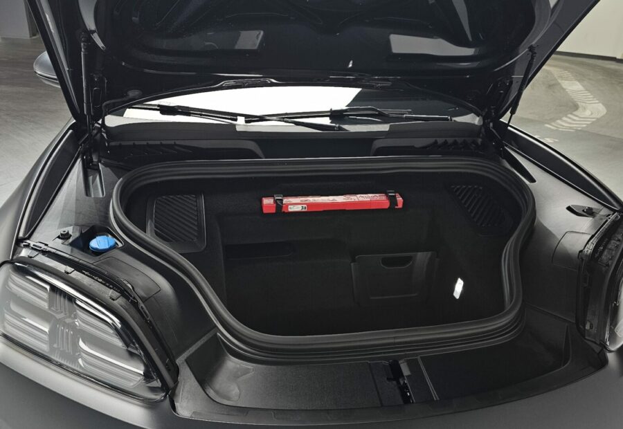 Porsche Macan EV