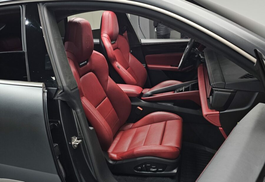 Porsche Macan EV