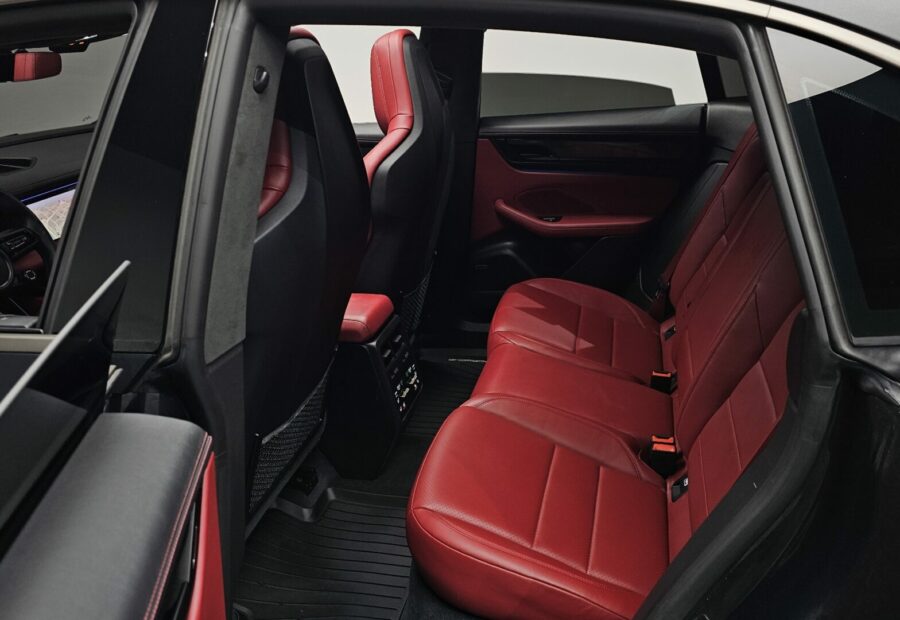 Porsche Macan EV