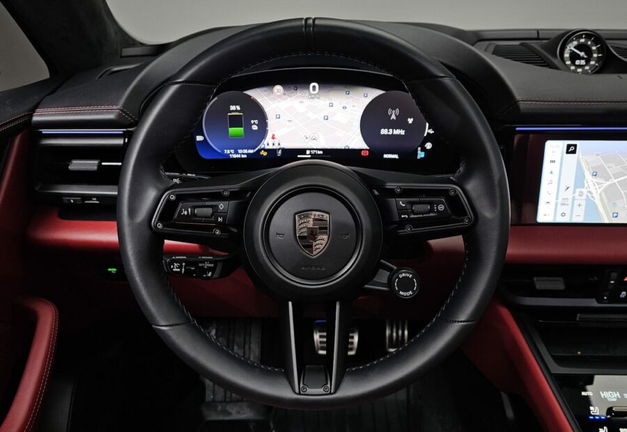 Porsche Macan EV