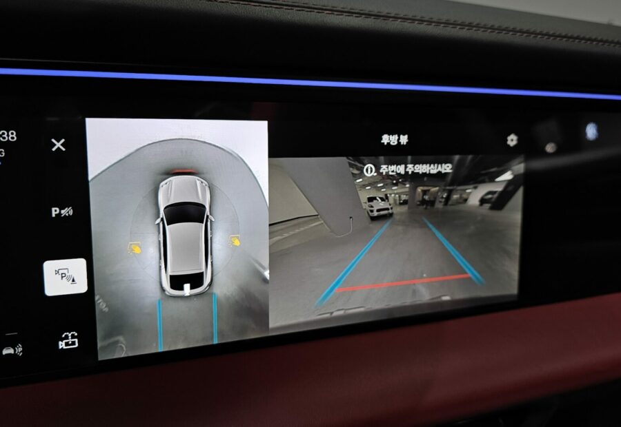 Porsche Macan EV