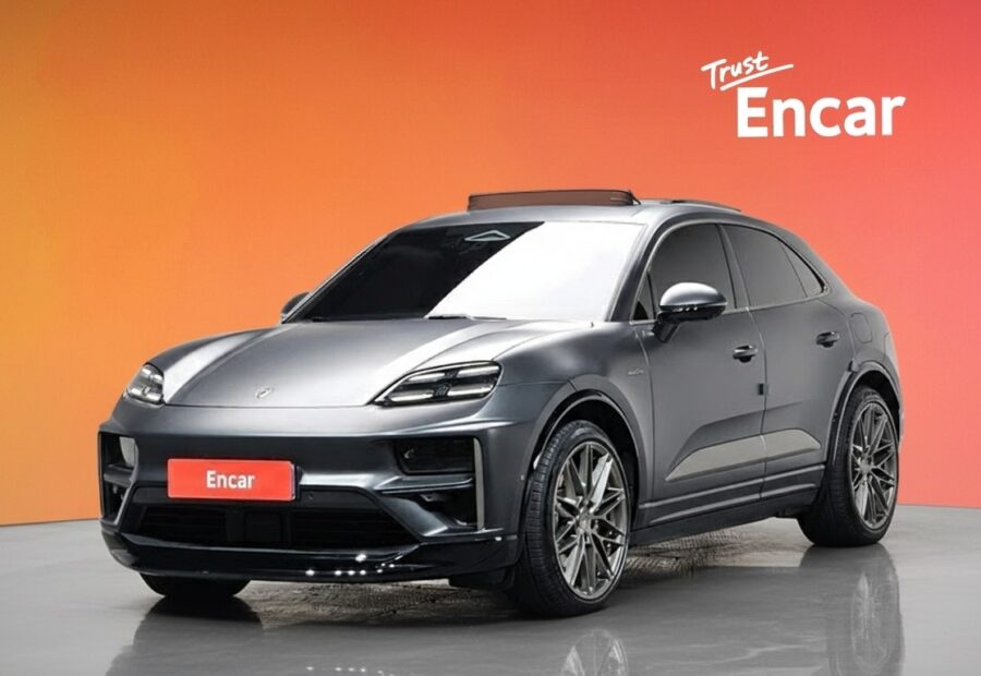 Porsche Macan EV
