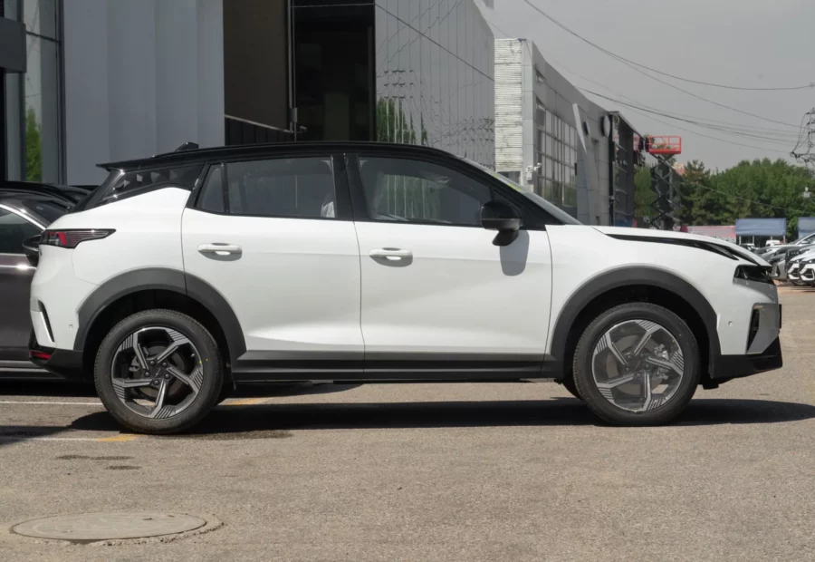 Lynk & Co 06