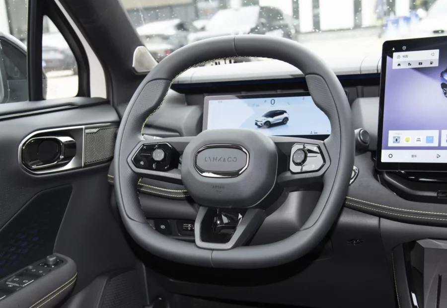 Lynk & Co 06