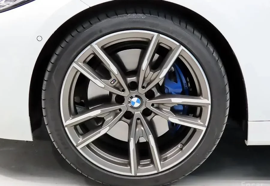 BMW M440i