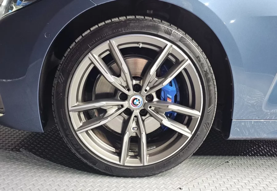 BMW M440i