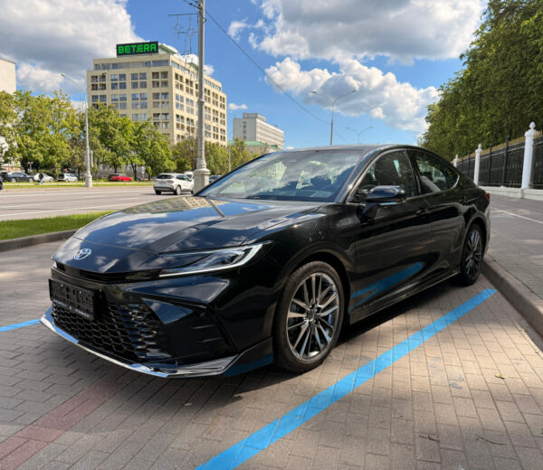 Toyota Camry 2.0 Hybrid Glorious Edition 2026