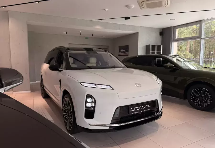 Nio ES8