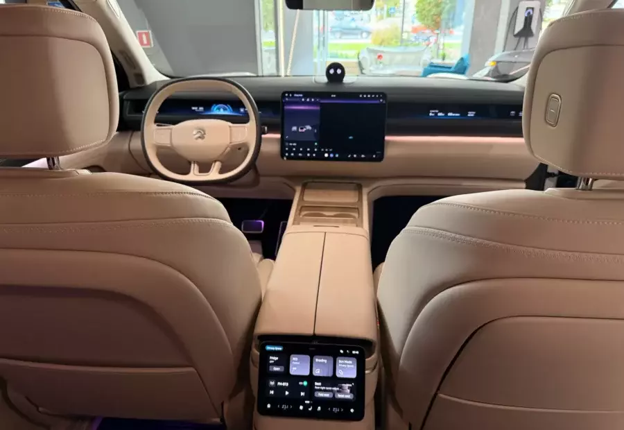 Nio ES8