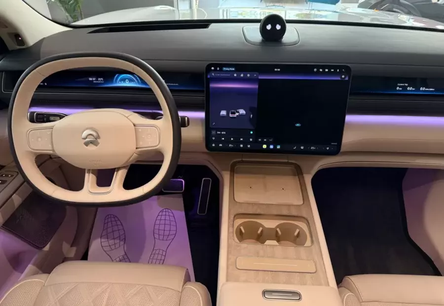 Nio ES8