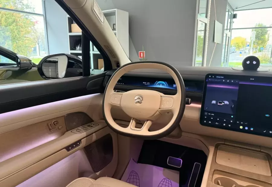 Nio ES8
