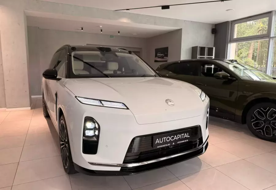 Nio ES8