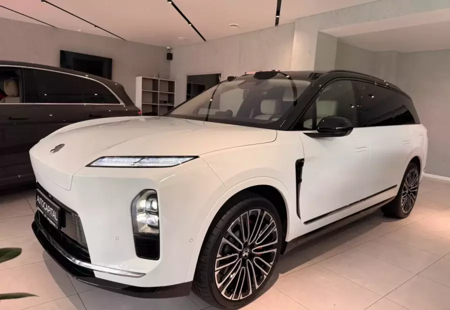 Nio ES8